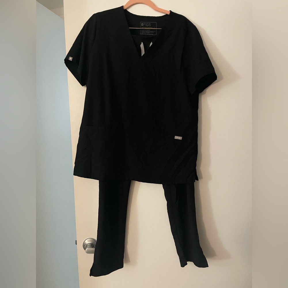 Large black Figs scrub set